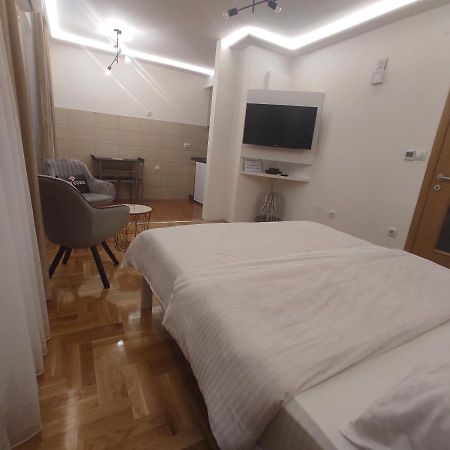 Studio Apartman Lukavica SJJ Buitenkant foto