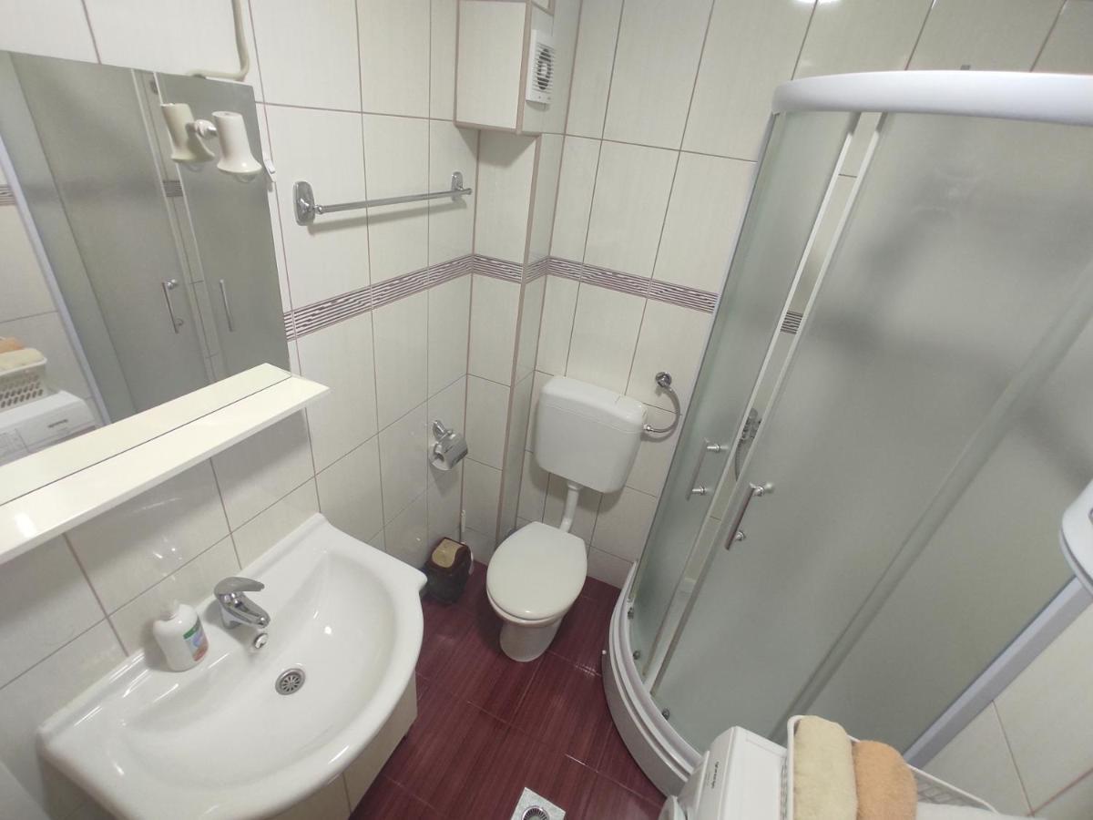 Studio Apartman Lukavica SJJ Buitenkant foto
