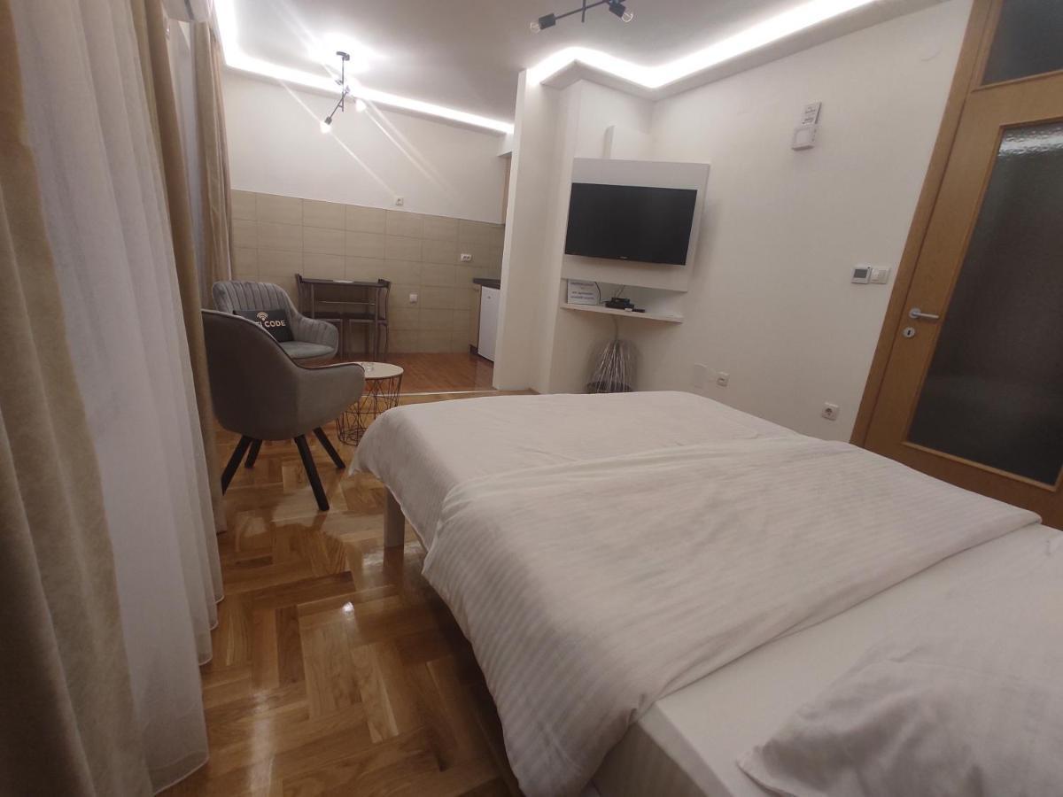 Studio Apartman Lukavica SJJ Buitenkant foto