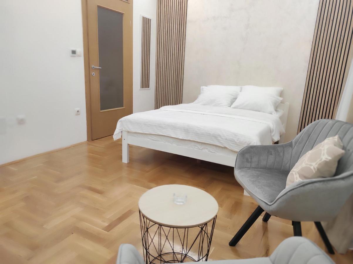 Studio Apartman Lukavica SJJ Buitenkant foto